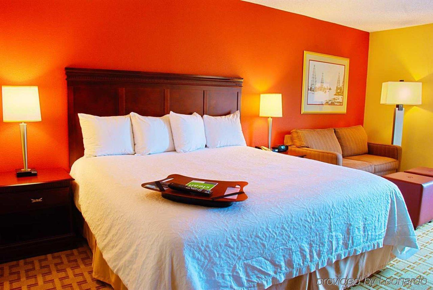 Hampton Inn Houston Near The Galleria Стая снимка