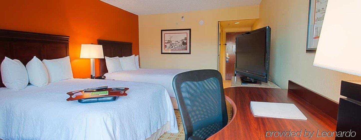 Hampton Inn Houston Near The Galleria Стая снимка